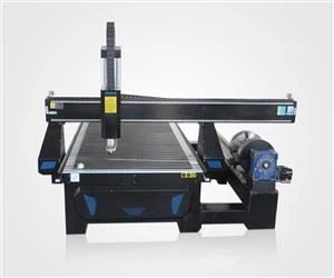 4 teljega puidutöötlemise masin